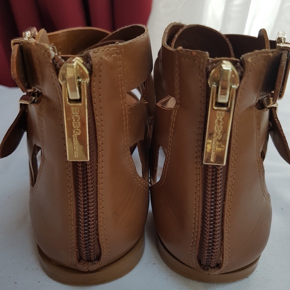 BCBG Flat Sandals Sz. 7.5 - Picture 5 of 7